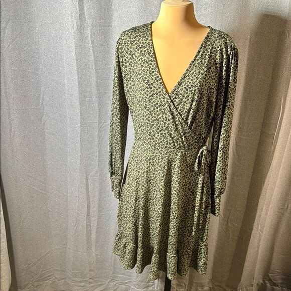 Women's Floral Dress - Black and Green - Picture 14 of 14